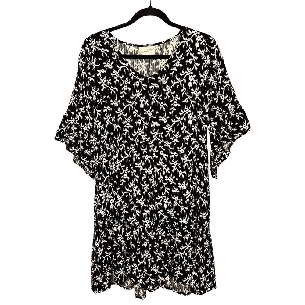 🌟 Universal Thread WhiteBlack Tiered Dress - XS - Bell Ruffle Sleeve. 🌟